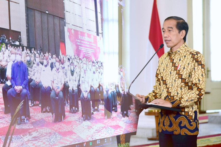 Kepala Badan Nasional Penanggulangan Bencana Letjen TNI Suharyanto memberikan laporan dan sambutan pada pembukaan Rakornas PB 2022 di Istana Kepresidenan, Bogor, Rabu (23/2).
