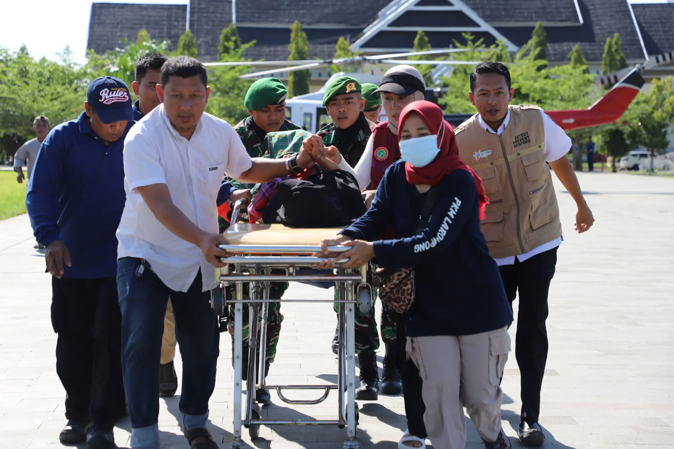 BNPB et le service de santé de Sulawesi du Sud maximisent les services de santé pour les résidents touchés à Latimojong