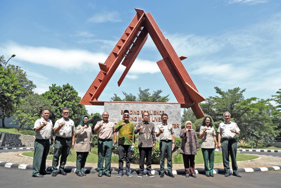 Kunjungan Komisi VIII DPR RI di halaman gedung Pusat Pendidikan dan Pelatihan (Pusdiklat) Penanggulangan Bencana (PB) BNPB, Sentul, Kabupaten Bogor, Jawa Barat, Jumat (2/9).