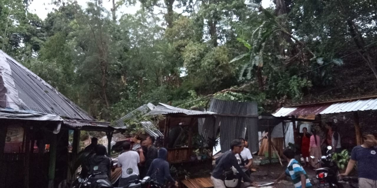 Tiga Warga Meninggal Dunia Akibat Angin Kencang di Wilayah Kabupaten Mojokerto
