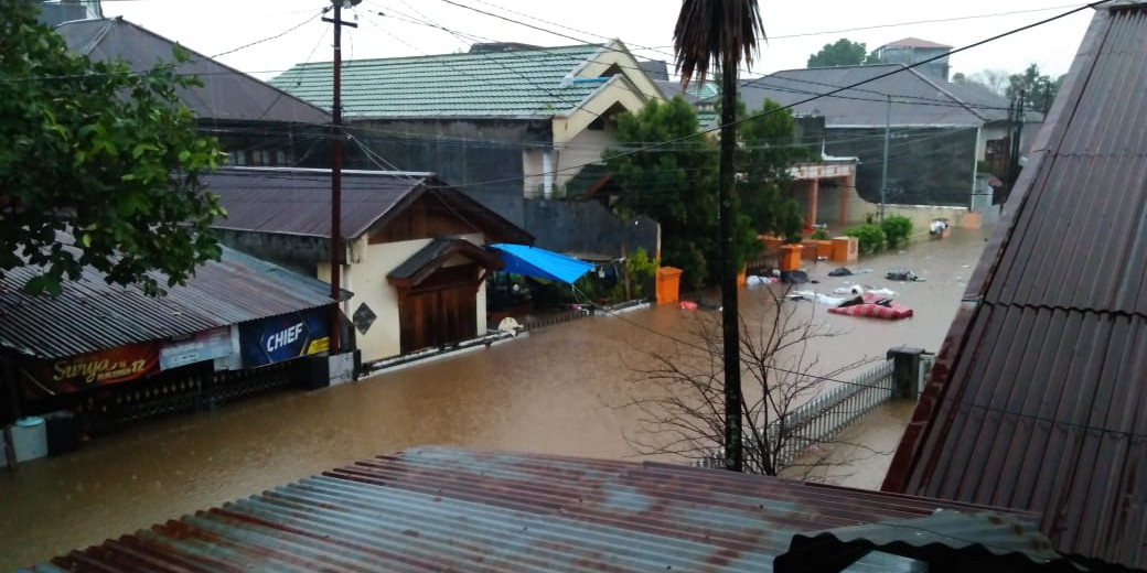 Warga Manado Delapan Kecamatan Dilanda Banjir
