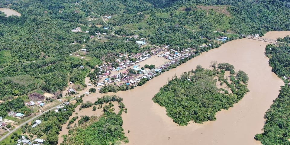 Warga Mengungsi Saat Banjir Landa Beberapa Desa di Kalimantan Utara