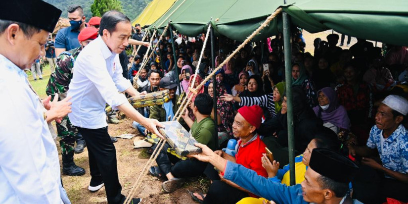 Presiden Berikan Bantuan kepada Para Pengungsi Terdampak Gempa Bumi di Cianjur