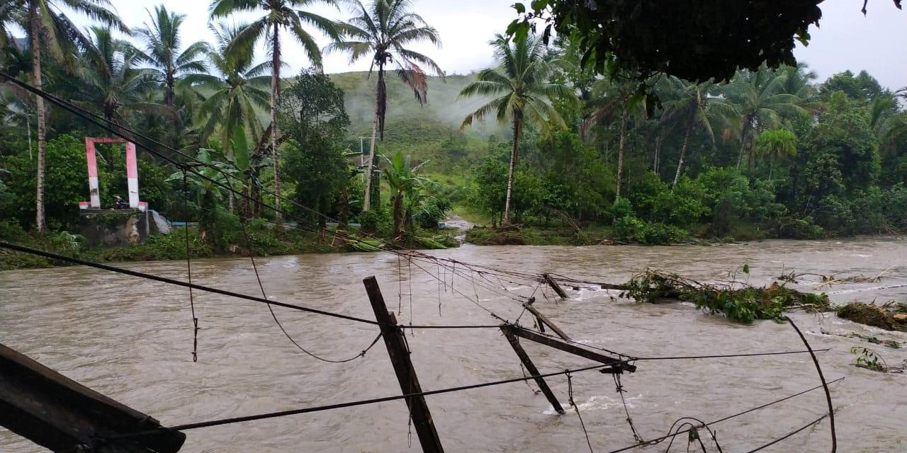 Banjir Kabupaten Buru Akibatkan Satu Jembatan Penghubung Wilayah Rusak Berat
