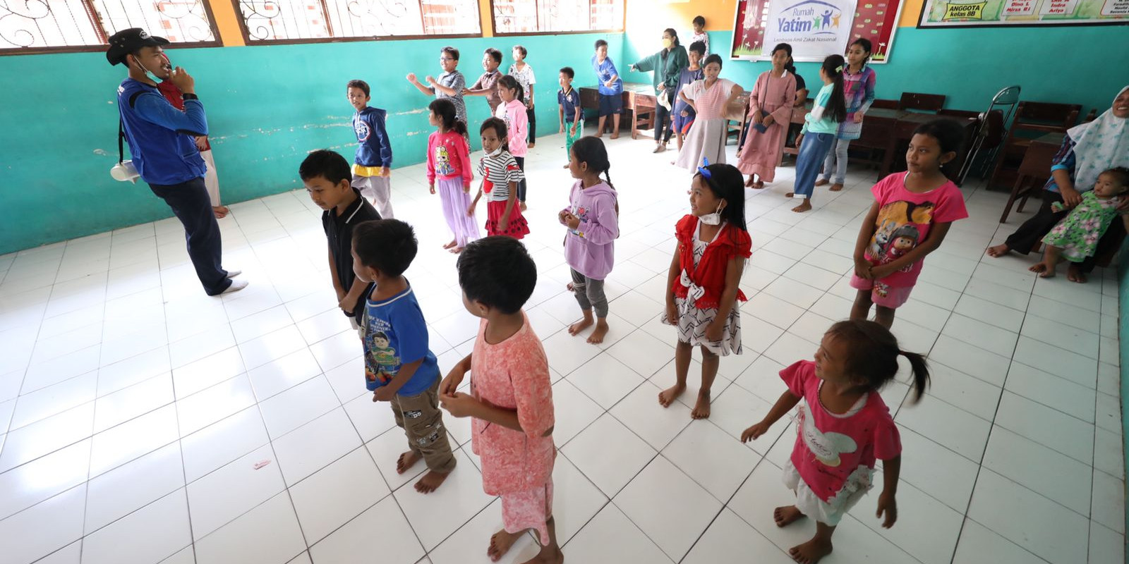[Update] – Posko Semeru Memberikan Bantuan Sektor Pendidikan Anak-anak