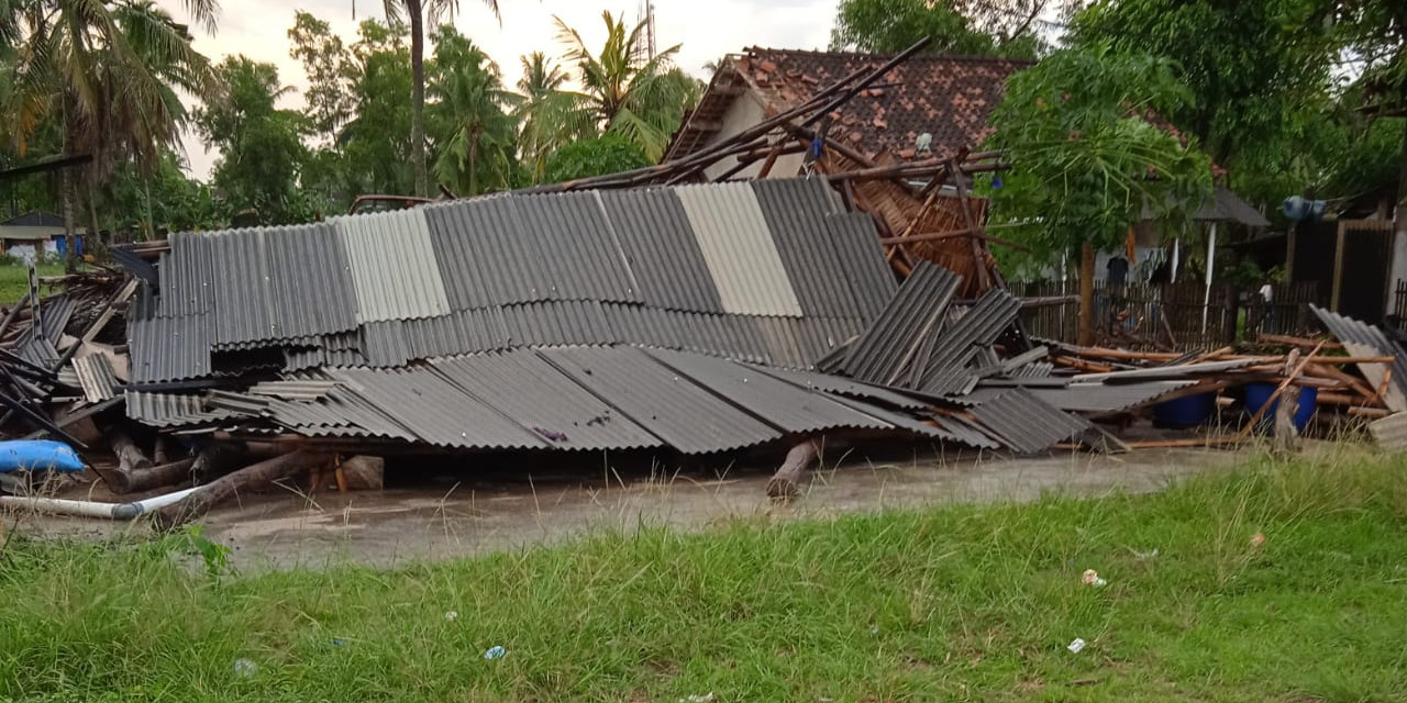 Angin Puting Beliung Terjang Pemukiman Warga di Lampung Timur