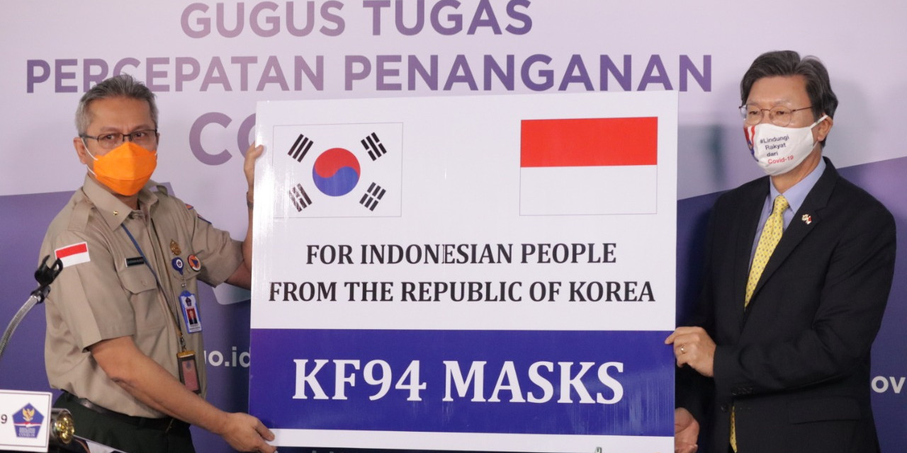 Pemerintah Korea Kembali Serahkan Bantuan 500 Ribu Masker Melalui Gugus Tugas Nasional