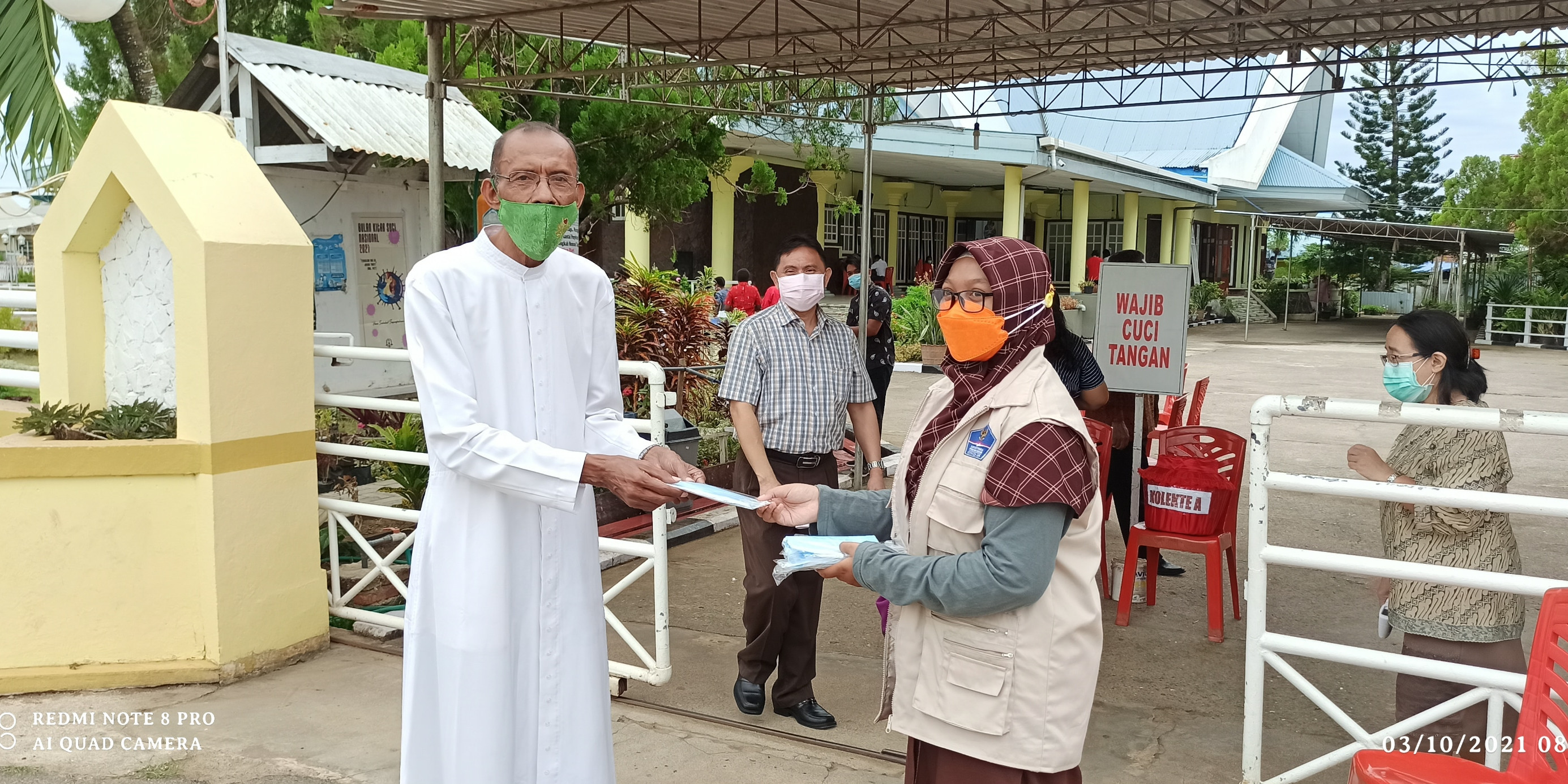 Meski Hari Libur, Relawan Prokes Merauke Tetap Jalankan Aktivitas Distribusikan Masker ke Masyarakat
