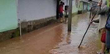 76 KK Terdampak Banjir Bandang di Kabupaten Bandung