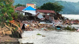 Belasan Rumah dan Satu Jembatan Amblas Akibat Abrasi di Minahasa Selatan