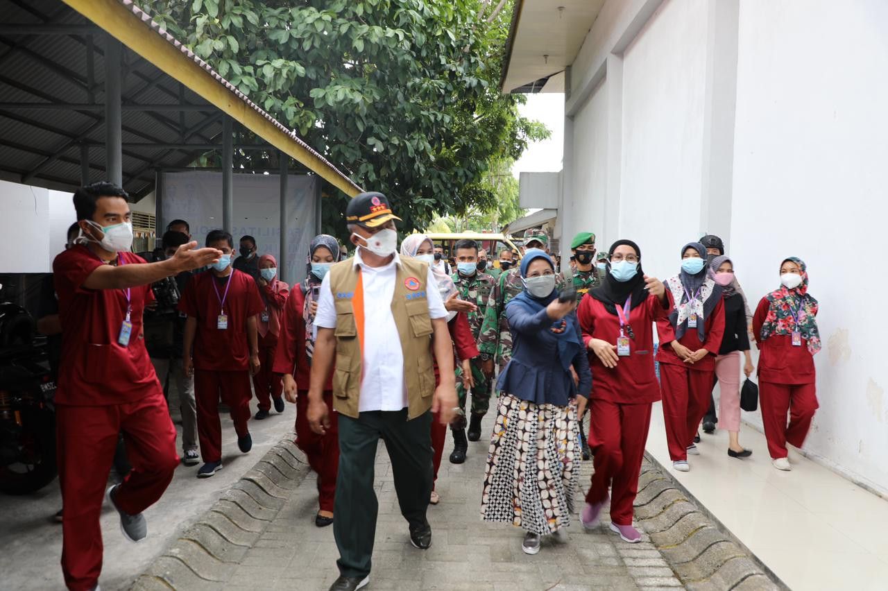 Kunjungi Isoter Riau, Ka BNPB: Jaga Pikiran, Semangat Terus!