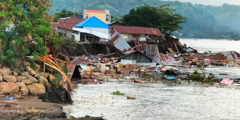 Belasan Rumah dan Satu Jembatan Amblas Akibat Abrasi di Minahasa Selatan
