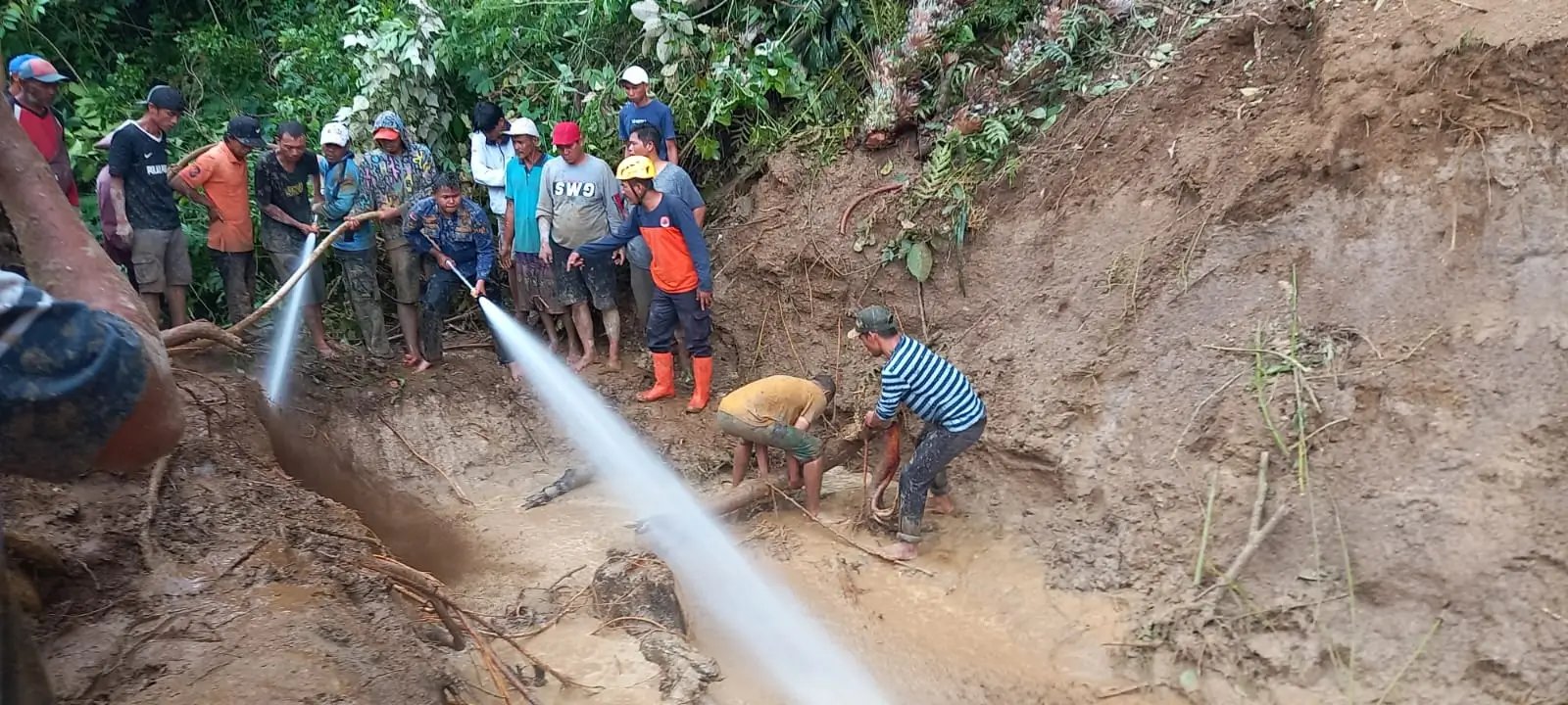 Dua Orang Meninggal Akibat Tanah Longsor di Kabupaten Agam, BPBD Ingatkan Warga Waspada Bencana Longsor Susulan